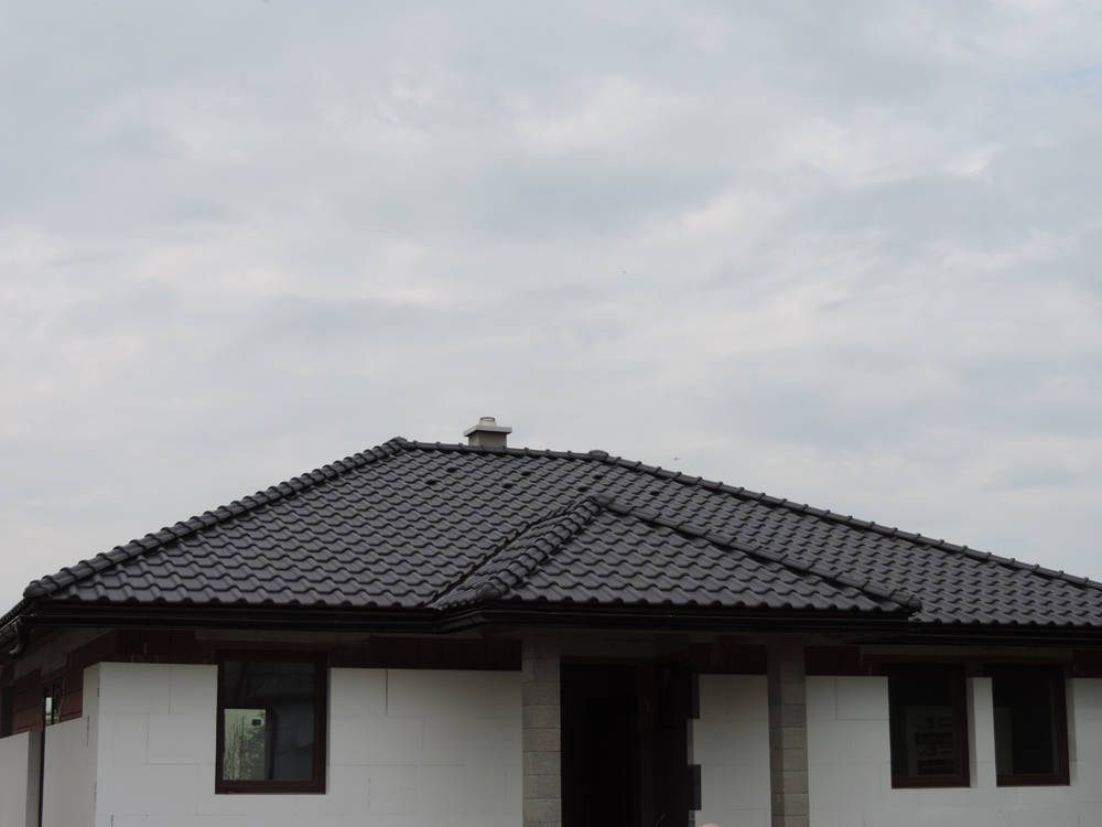 Keramická strešná krytina Röben monza plus antracitová engoba - realizácia strechy