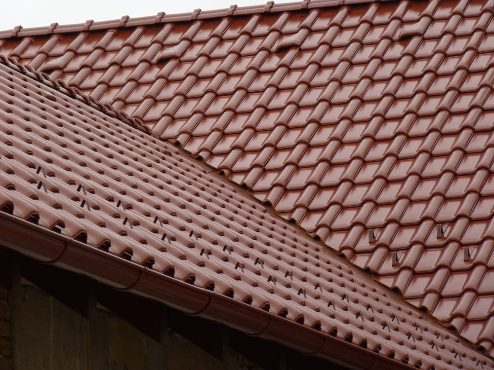 Keramická strešná krytina Röben monza plus gaštanová glazúra - realizácia strechy úžlabie