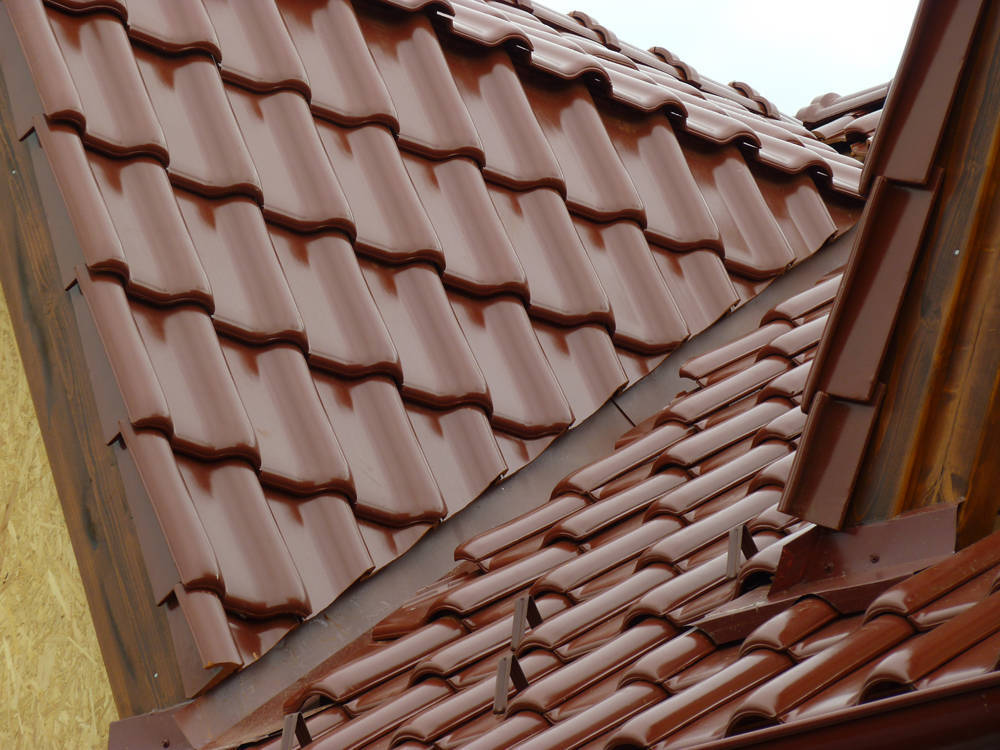 Keramická strešná krytina Röben monza plus gaštanová glazúra - realizácia strechy detail úžlabia