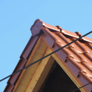 Keramická strešná krytina Röben monza plus medená engoba - realizácia strechy ukončenie hrebeňa