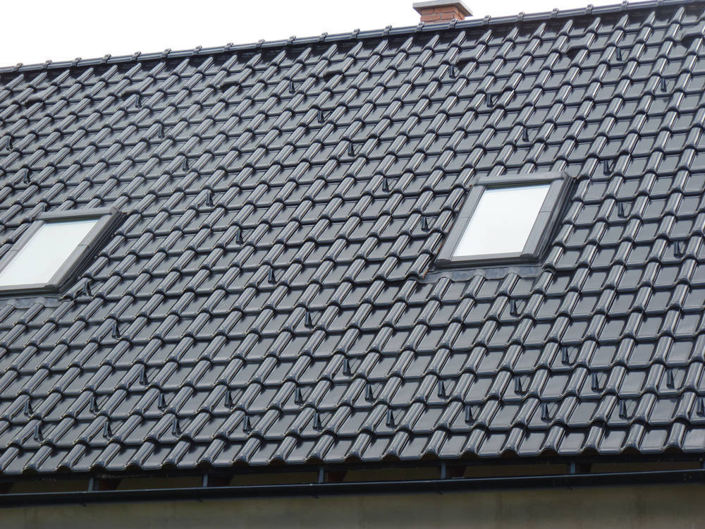 Keramická strešná krytina Röben monza plus tobago glazúra - realizácia strechy strešné okno