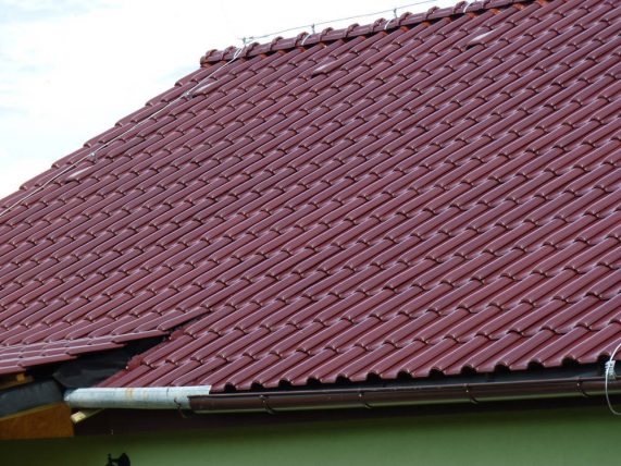 Keramická strešná krytina Röben monza plustrentino glazúra - realizácia strechy detail
