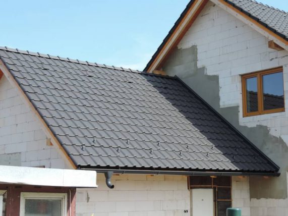 Realizácia strechy s keramickou škridlou Röben Piemont Antracit
