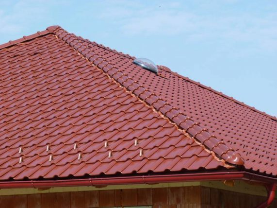 Realizácia strechy s keramickou škridlou Röben Piemont Gaštanová glazúra