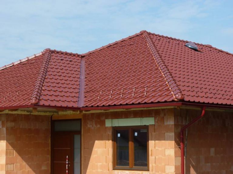 Realizácia strechy s keramickou škridlou Röben Piemont Gaštanová glazúra