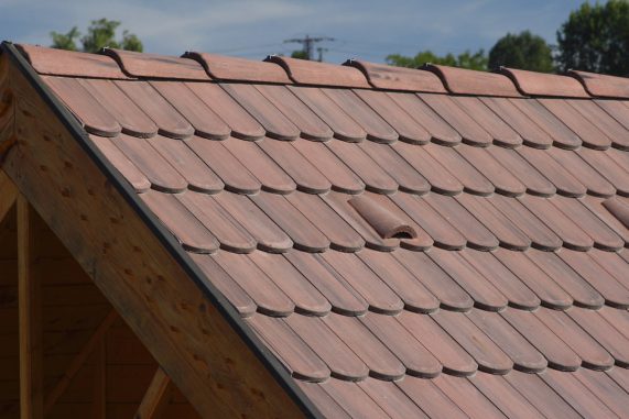 Detail strechy s betónovou strešnou krytinou Terran Rundo